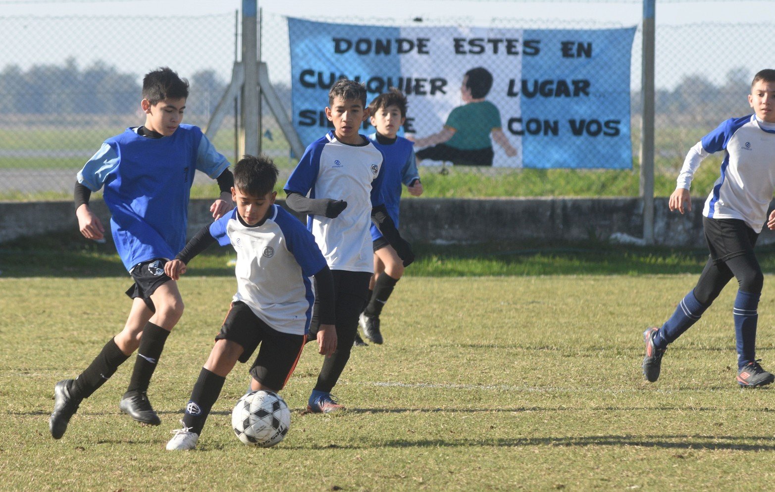 Inferiores liga santafesina Ciclón Racing Academia Cabrera. Foto Flavio Raina