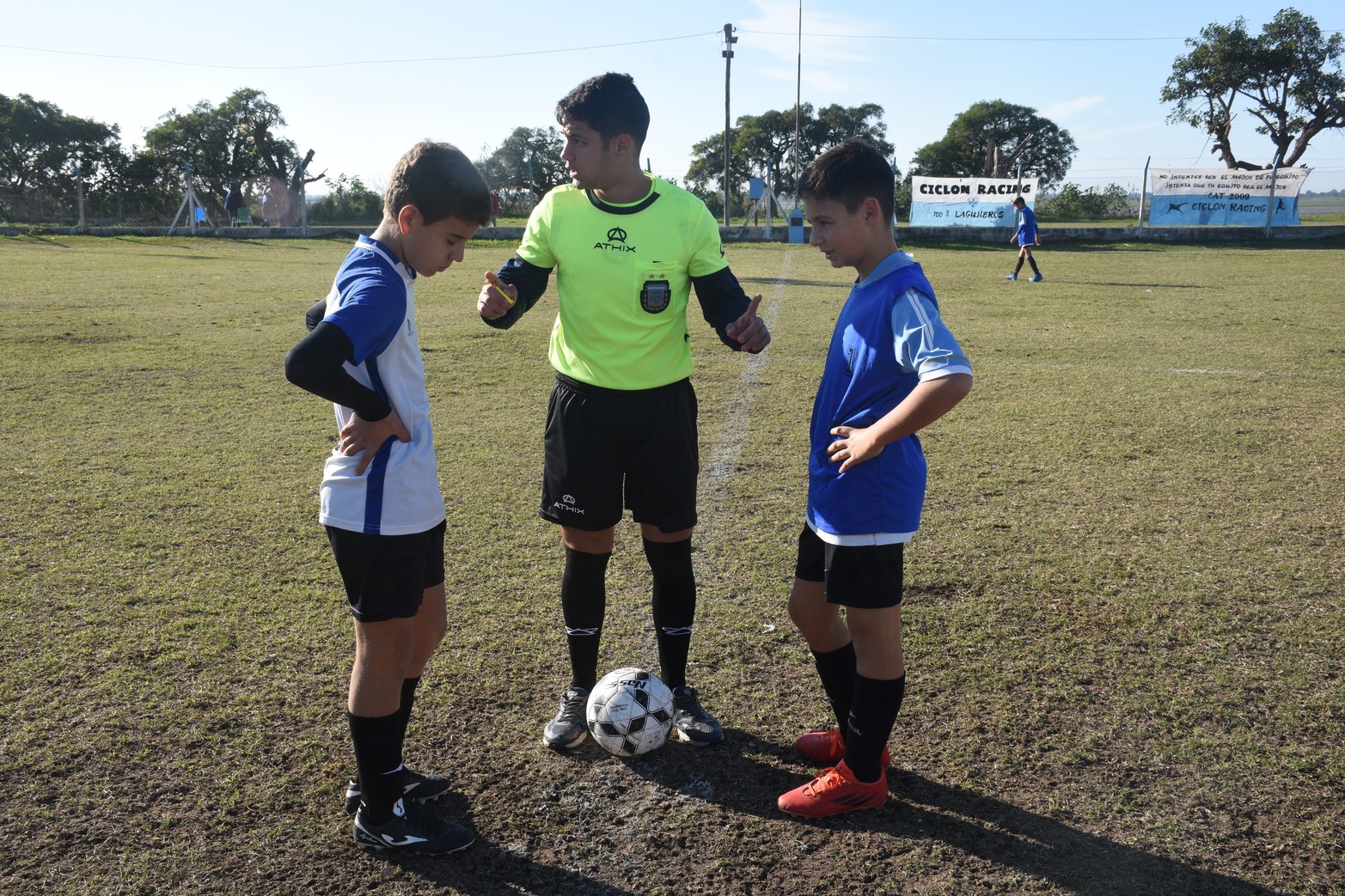 Inferiores liga santafesina Ciclón Racing Academia Cabrera. Foto Flavio Raina