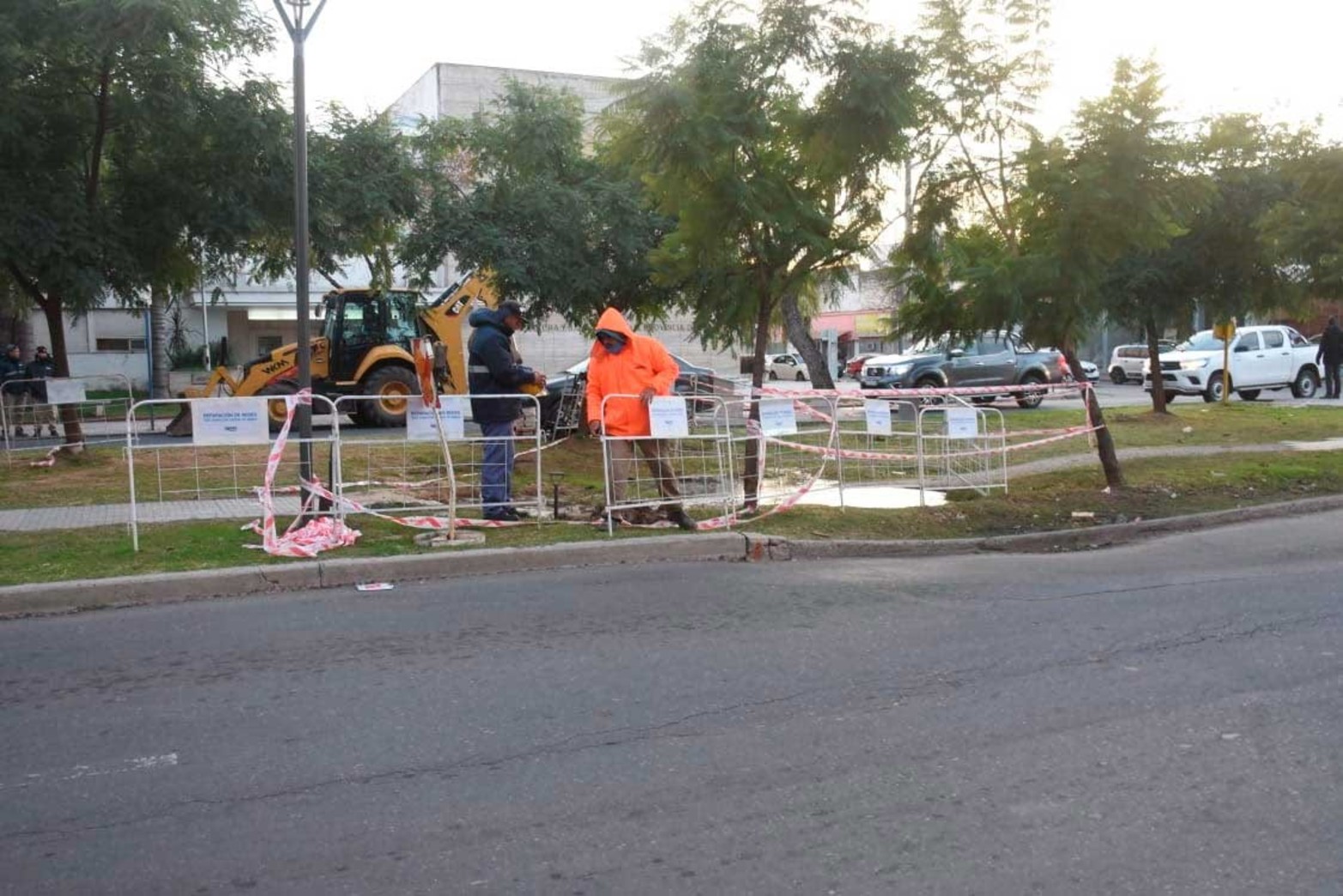 Socavón en el cantero central de bulevar Pellegrini