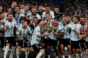 Messi y la gran mayoría del plantel levantó su segundo trofeo. Crédito: Gentileza