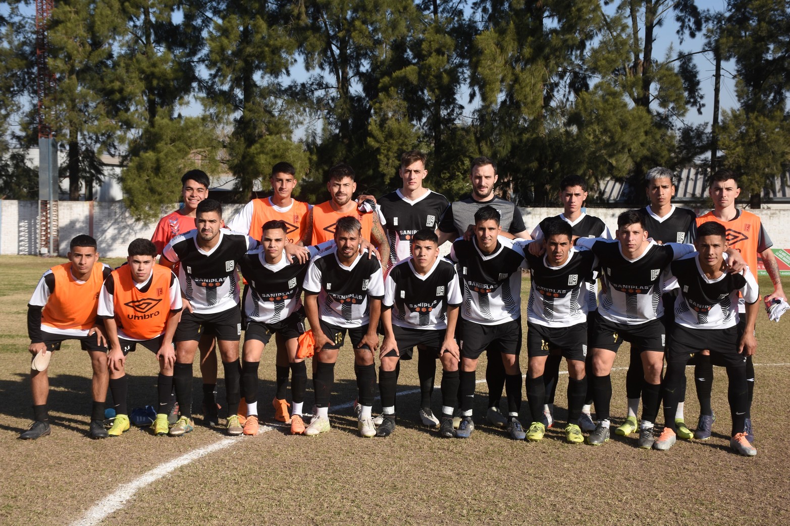 La Perla ganó 2 a 1 a Nacional y  sigue puntero del torneo de la liga Santafesina de fútbol.