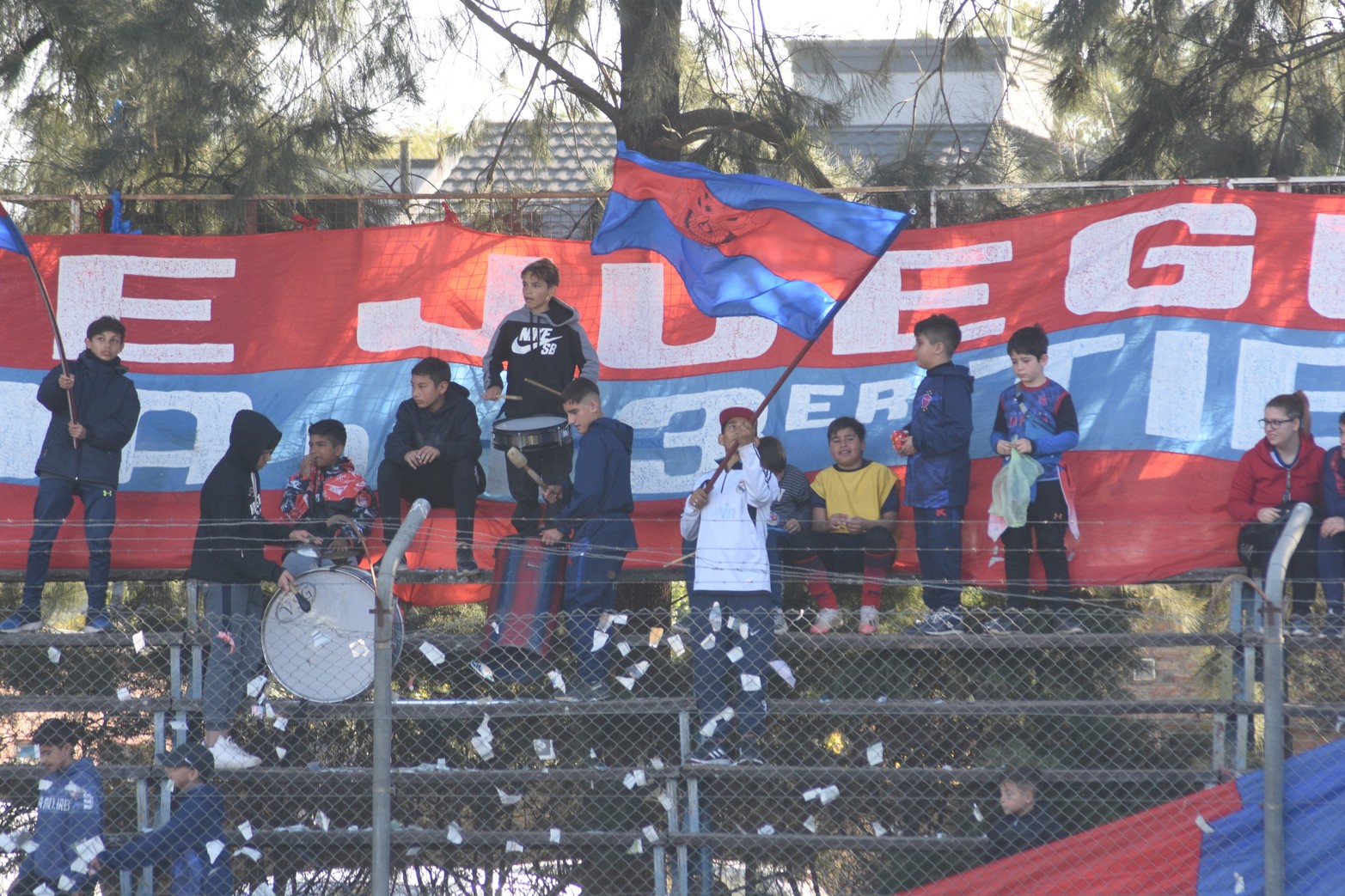 La Perla ganó 2 a 1 a Nacional y  sigue puntero del torneo de la liga Santafesina de fútbol.