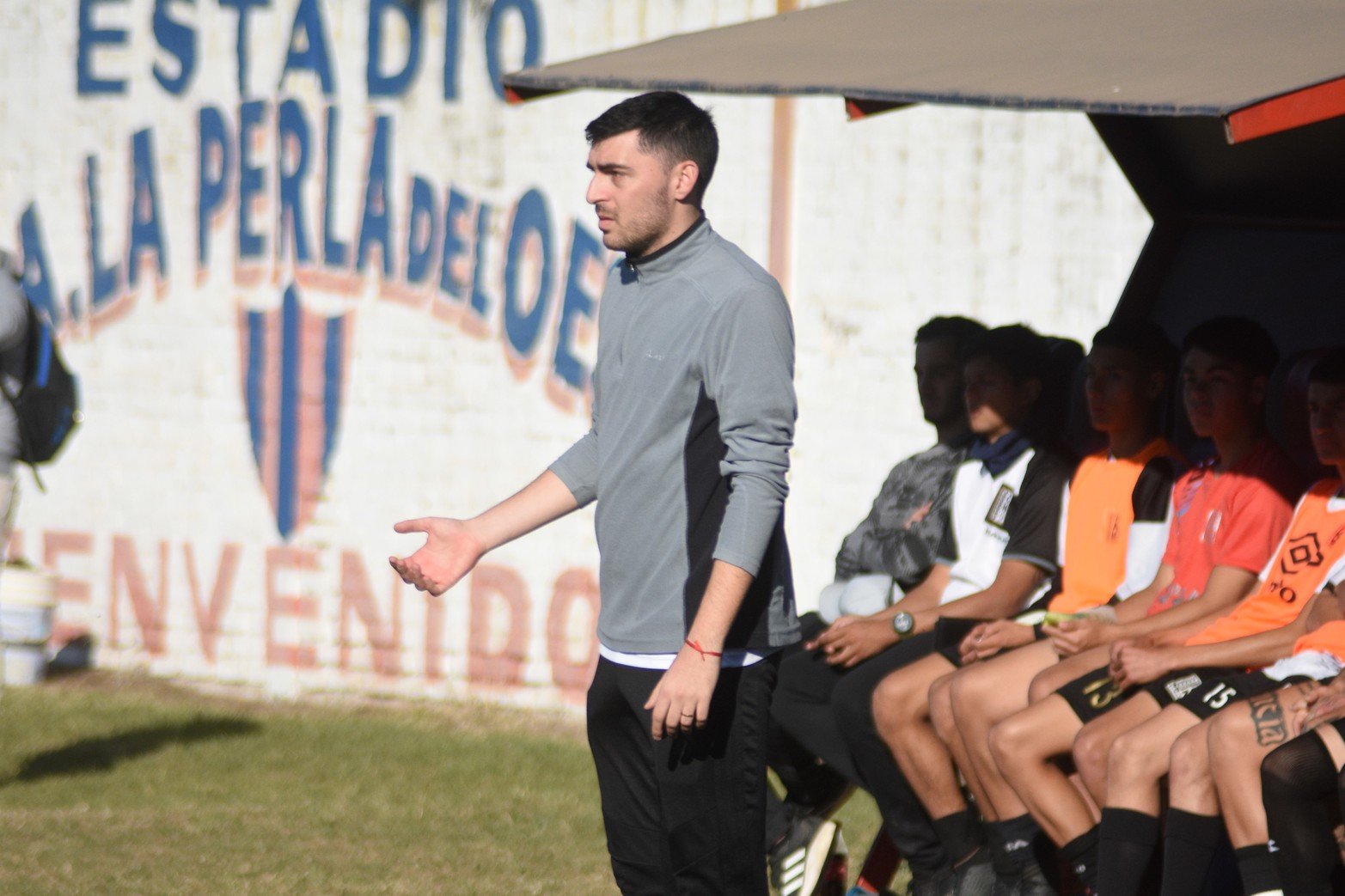 La Perla ganó 2 a 1 a Nacional y  sigue puntero del torneo de la liga Santafesina de fútbol.