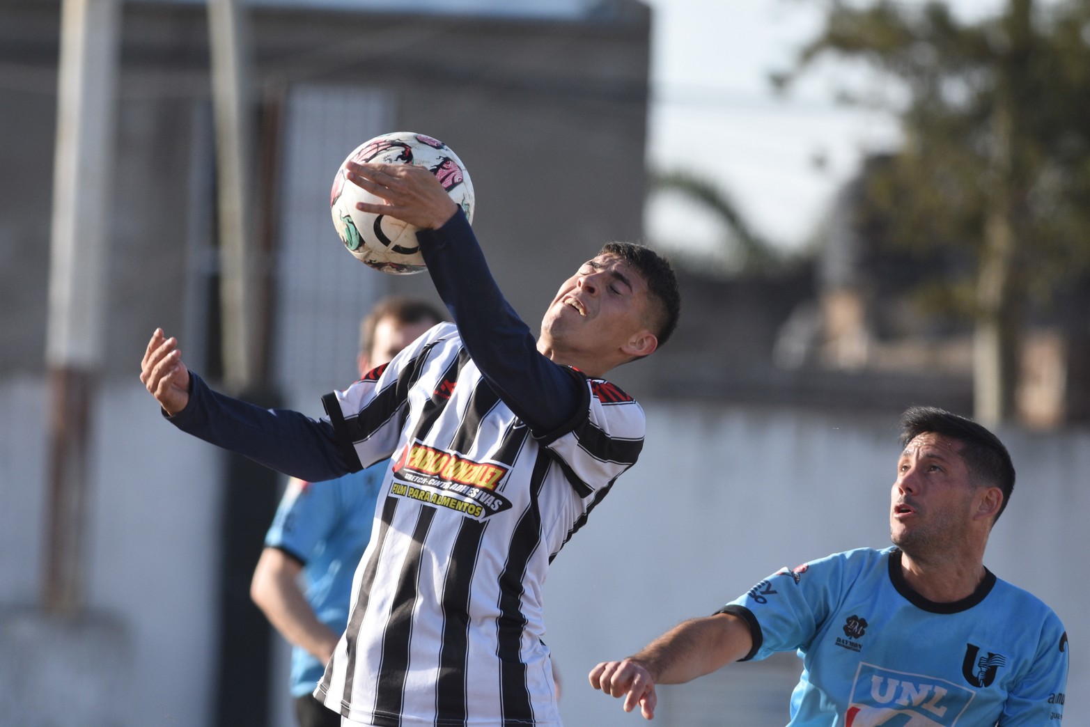 Liga Santafesina de fútbol: Pucará y UNL. Foto Mauricio Garín