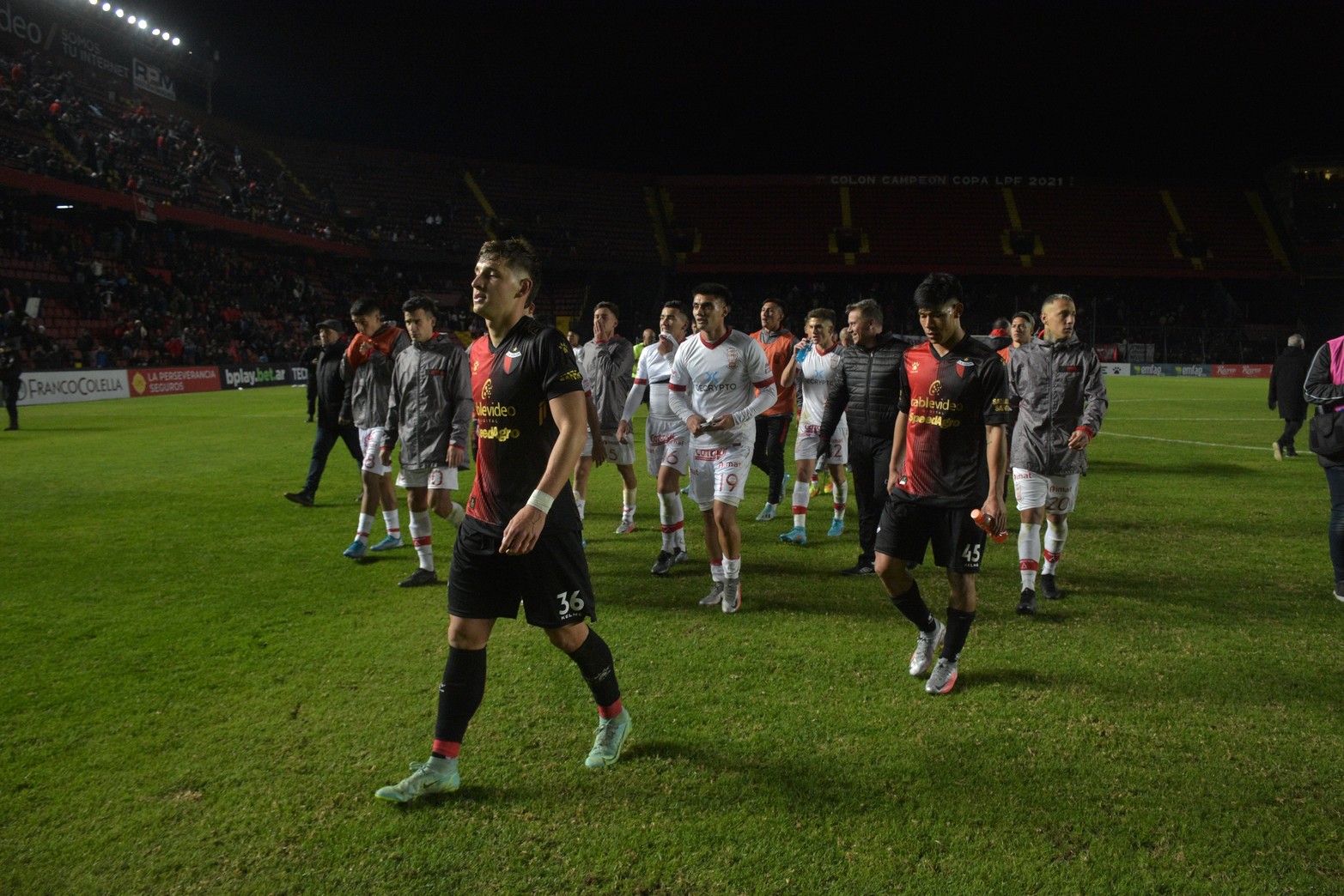 Colón perdió con Huracán  1 a 0 y sigue sin sacar puntos en el torneo doméstico. Foto Maurico Garin