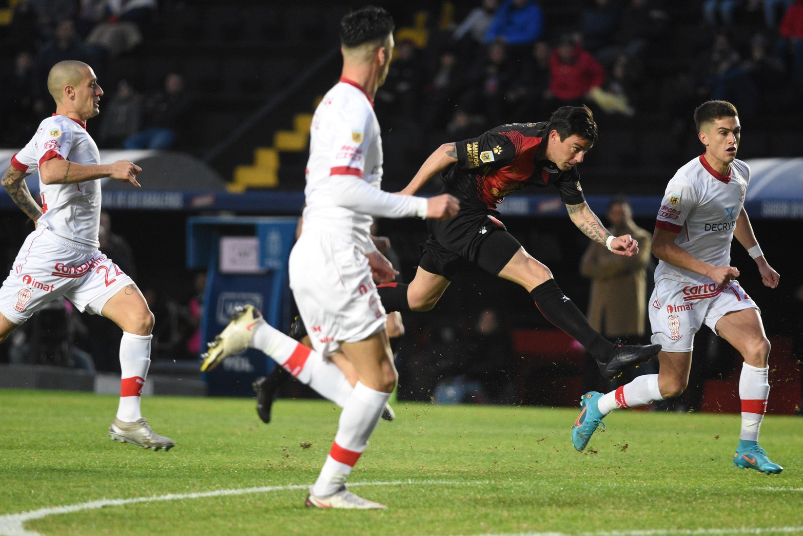 Colón perdió con Huracán  1 a 0 y sigue sin sacar puntos en el torneo doméstico. Foto Maurico Garin