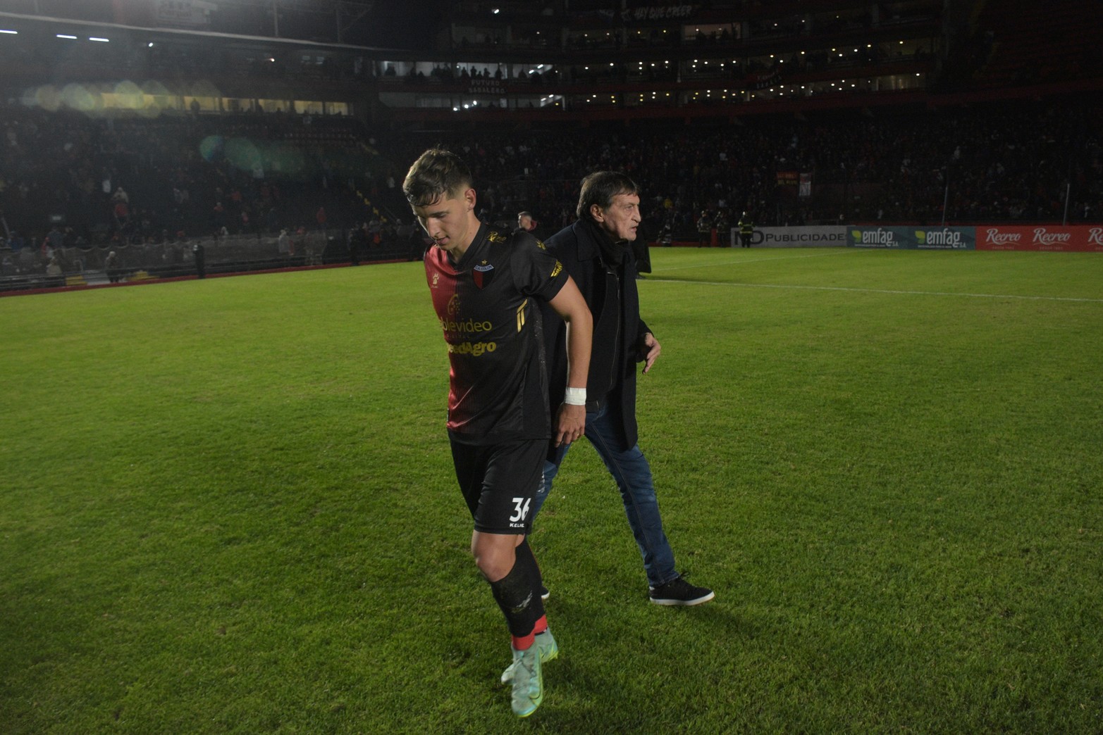 Colón perdió con Huracán  1 a 0 y sigue sin sacar puntos en el torneo doméstico. Foto Maurico Garin