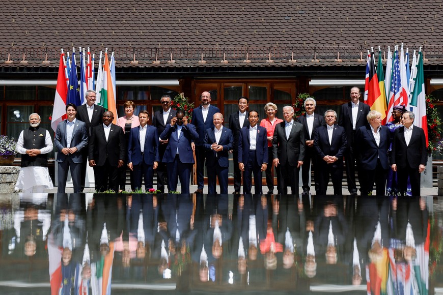 German Chancellor Olaf Scholz, G7-leaders and participants of the outreach program pose for a family photo at the Bavarian resort of Schloss Elmau castle, near Garmisch-Partenkirchen, Germany June 27, 2022. REUTERS/Jonathan Ernst