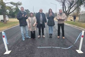 Esta localidad del Departamento San Martín, históricamente dividida por las vías del ferrocarril, no tenía calles de pavimento en el oeste. Con la llegada de estos aportes, se cristalizaron éstas y otras calles que el gobierno local hace con administración propia. Foto: El Litoral