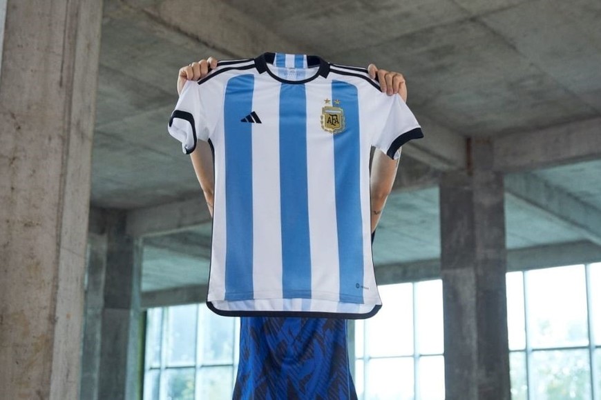 Lionel Messi presentó la camiseta que Argentina usará en Rusia 2018