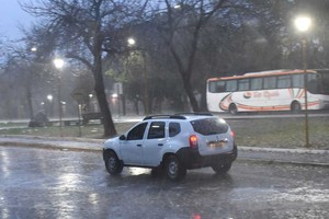 La semana comenzó con granizo en la capital provincial, pero las condiciones mejoraron rápidamente.  Crédito:  Flavio Raina