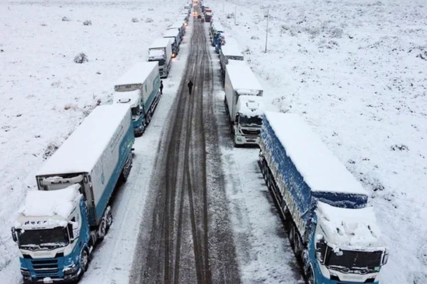 El paso fronterizo se encuentra cerrado por la acumulación de nieve y hielo