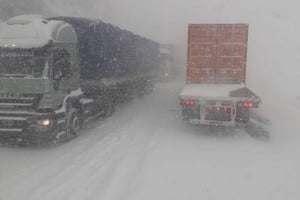 Las intensas nevadas complicaron el transporte en varias zonas