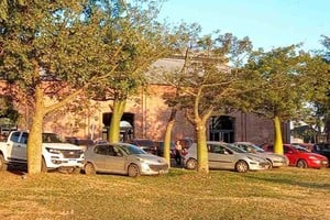 Invasión de autos en el Parque Federal.