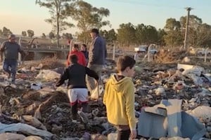 Desde niños hasta ancianos. Todos son seducidos por los billetes verdes.