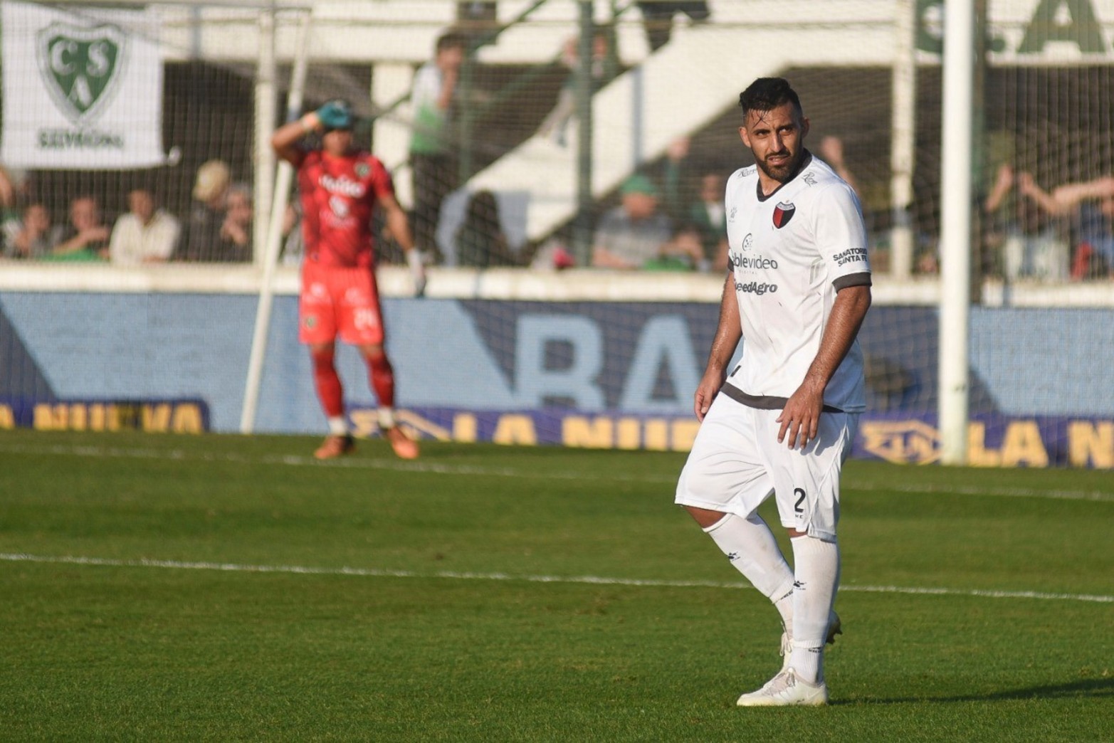 Colón ganó 3 a 1 a Sarmiento en Junín y consiguió su primera victoria en el torneo de visitante.