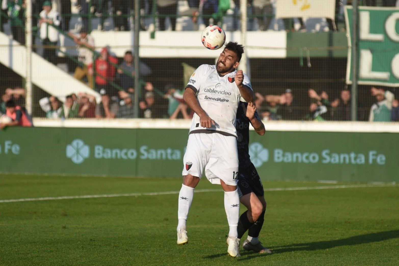 Colón ganó 3 a 1 a Sarmiento en Junín y consiguió su primera victoria en el torneo de visitante.