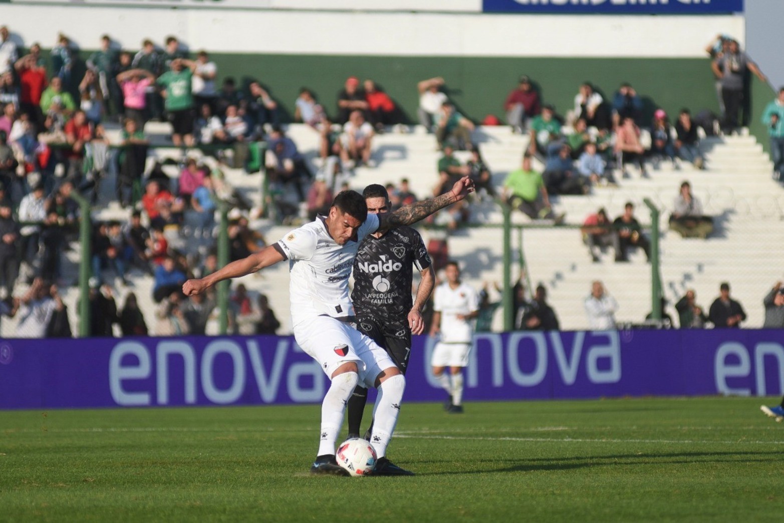 Colón ganó 3 a 1 a Sarmiento en Junín y consiguió su primera victoria en el torneo de visitante.