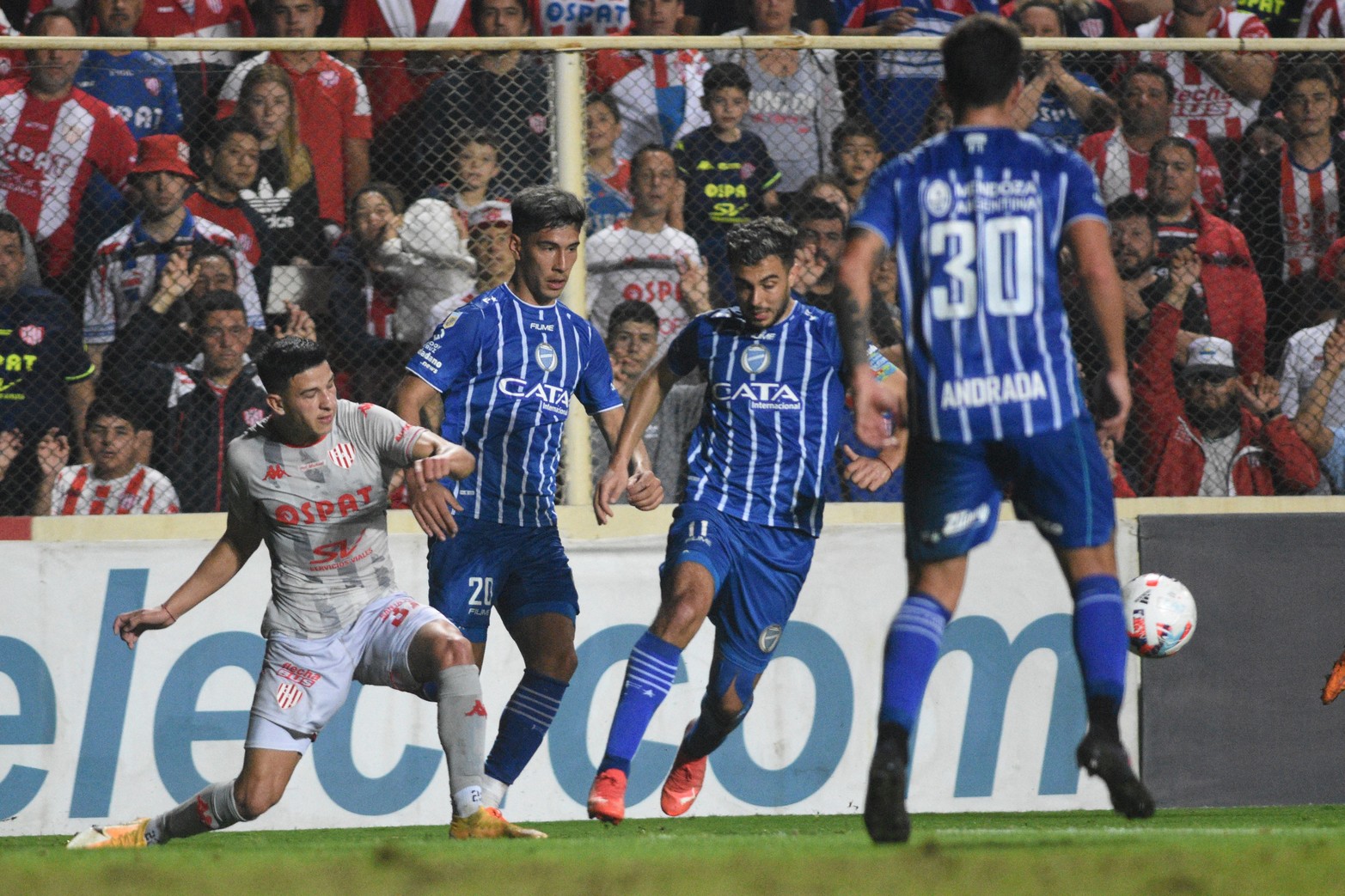 Unión le ganó al encumbrado Godoy Cruz 2 a 1.