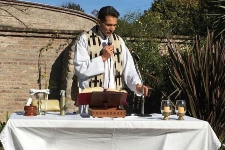 Padre Martín Cabrera, párroco de la Capilla Santa Elena y vicepresidente de Cáritas Diocesana de Venado Tuerto