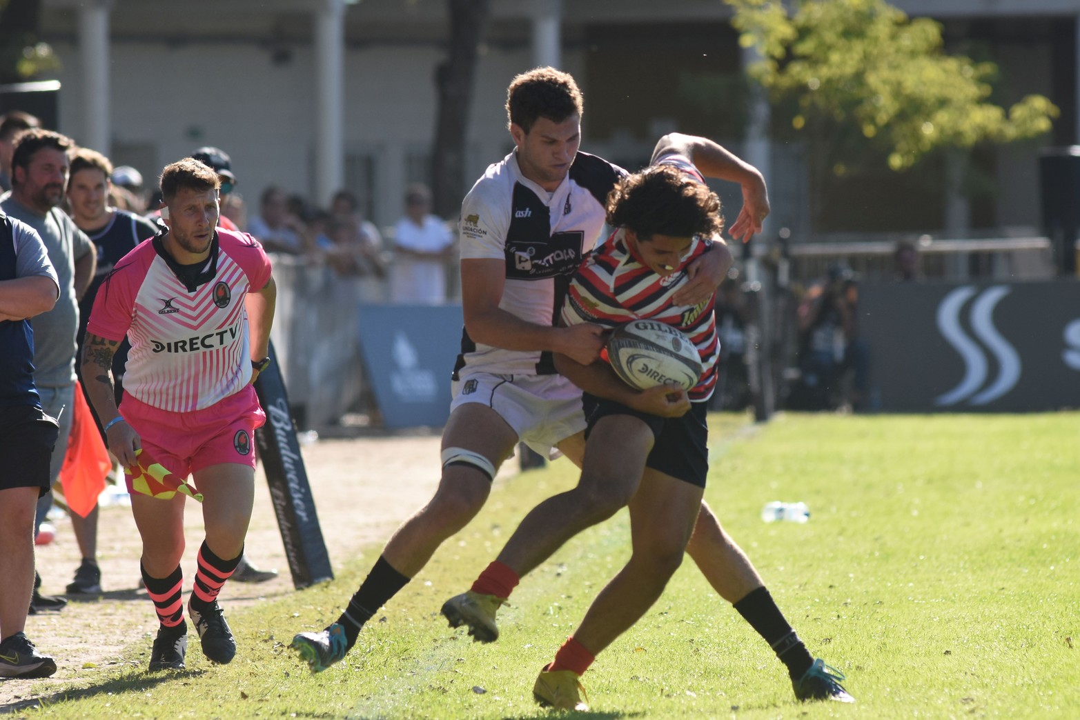 Sobre la línea. Santa Fe Rugby y Estudiantes de Paraná jugaron una de las semifinales del TRL. Foto Mauricio Garín