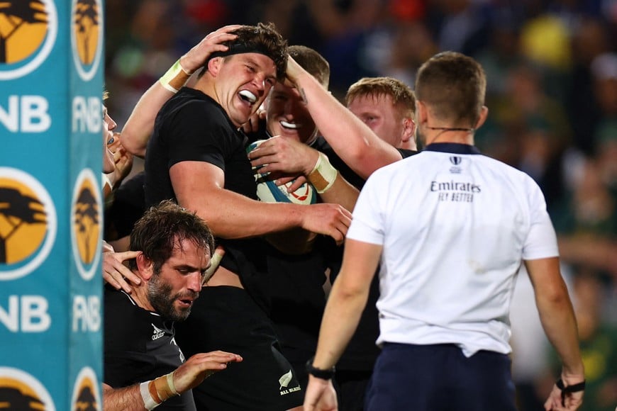 Rugby Union - Rugby Championship - South Africa v New Zealand - Ellis Park Stadium, Johannesburg, South Africa - August 13, 2022
New Zealand's Scott Barrett celebrates with teammates after scoring their fourth try REUTERS/Siphiwe Sibeko