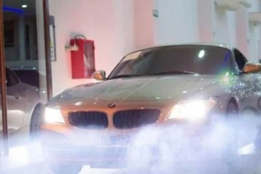 El BMW Z4 secuestrado a una banda que lavaba dinero narco en Posadas.