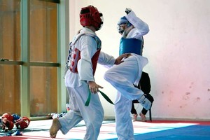 Juan Bautista en el momento de la obtención del título a nivel provincial. El campeón es el que viste de color azul.