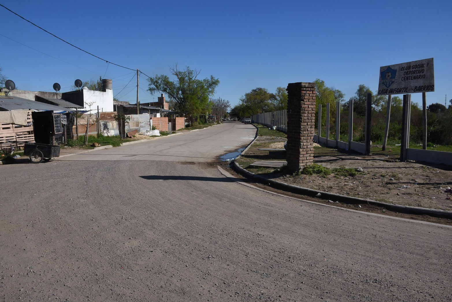 Obras en el CARD. El terreno del CARD linda con barrio Centenario. Foto Mauricio Garín