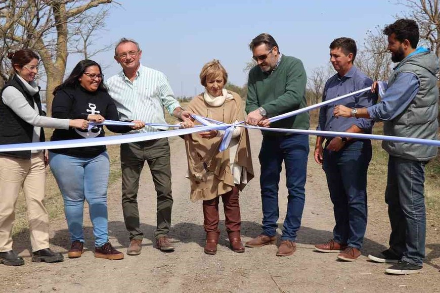 Costamagna, Pirola, Giorgetti, Ceschi y Mangini durante la inauguración de las obras en Providencia. Foto: Gobierno de Santa Fe