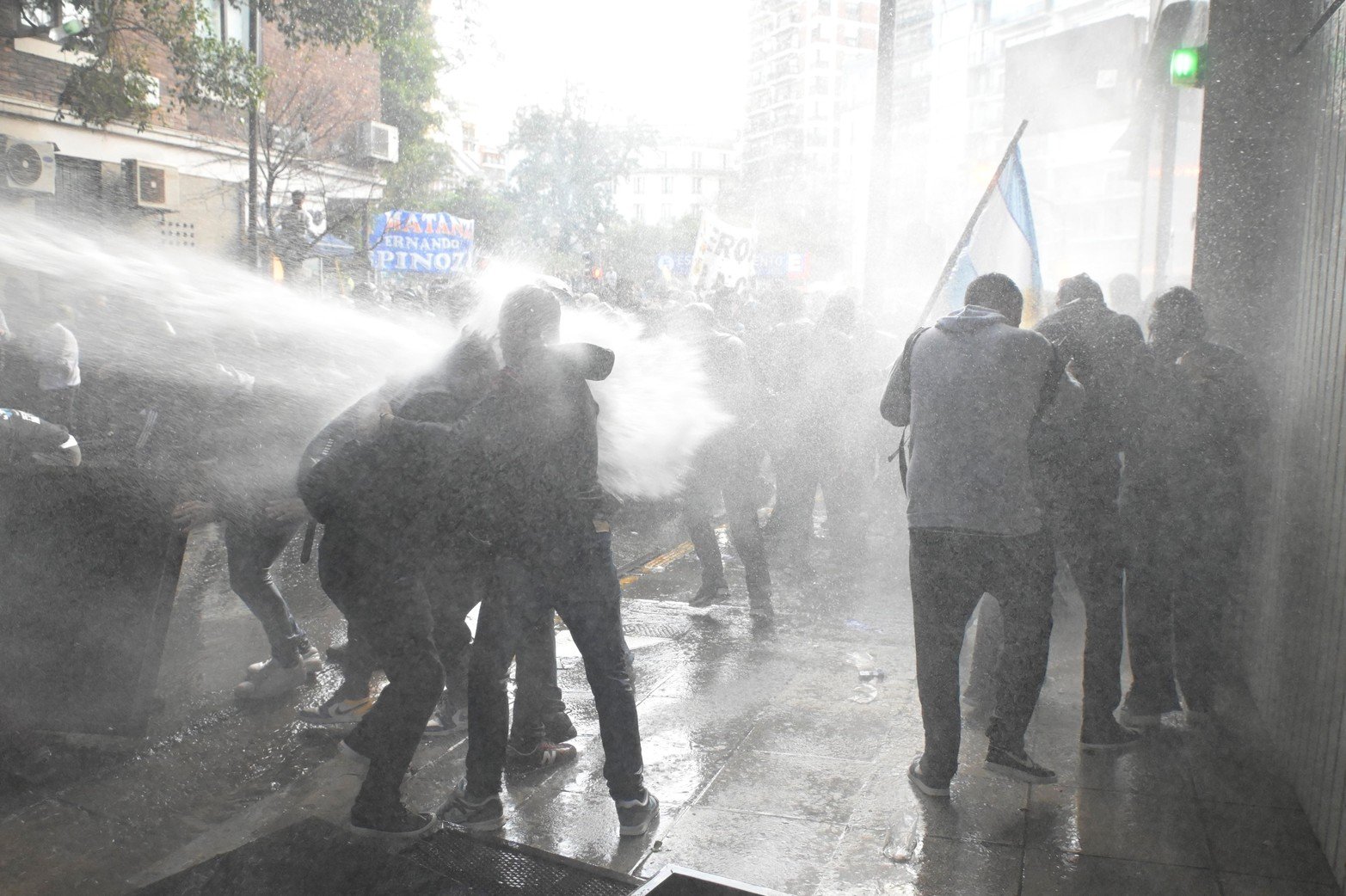 Incidentes entre los militantes K y la Policía de la Ciudad de Buenos Aires. Pepe Mateos Telam.