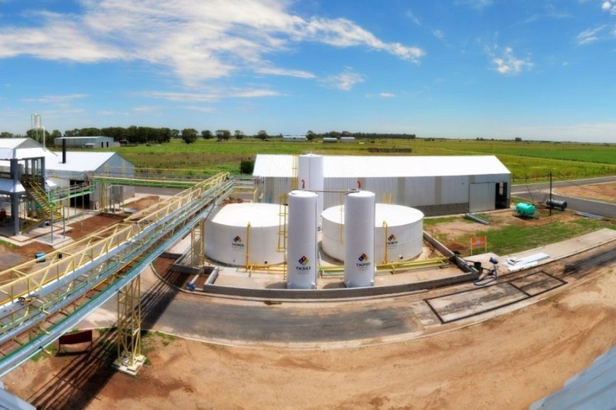 Omar Perotti: “Es una buena noticia seguir incrementando el corte del biodiesel"
