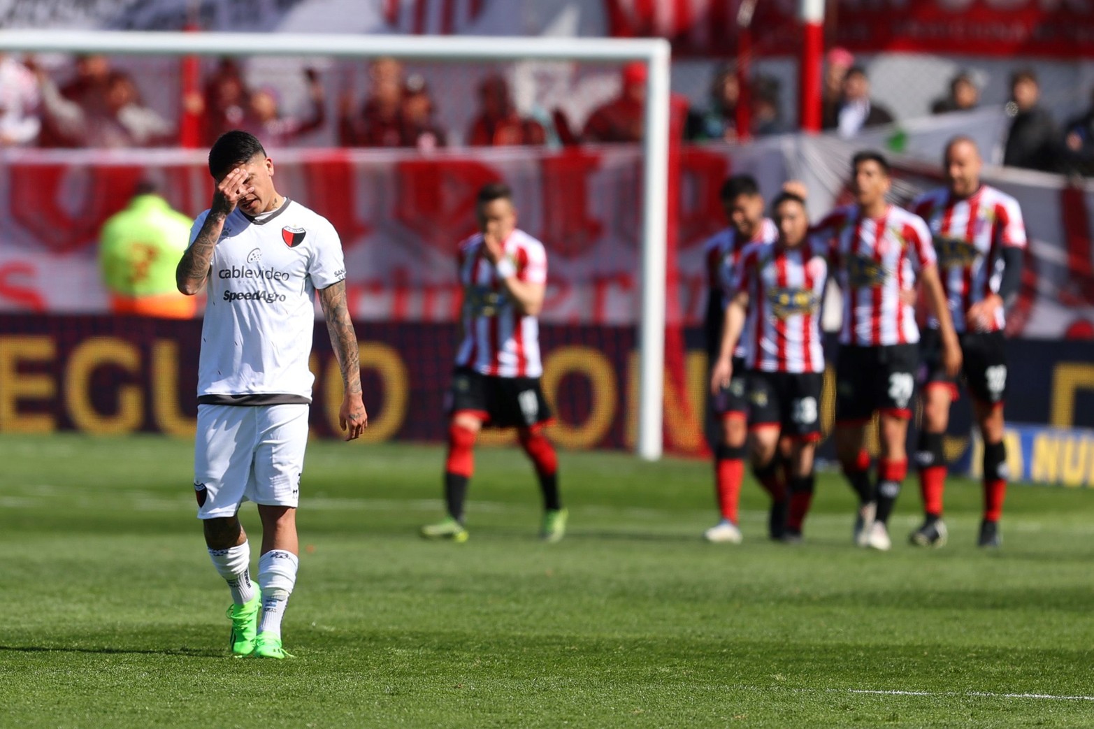 Colón cayó por 1 a 0 ante Barracas Central. El "Sabalero" jugó mal y dejó una imagen preocupante. 