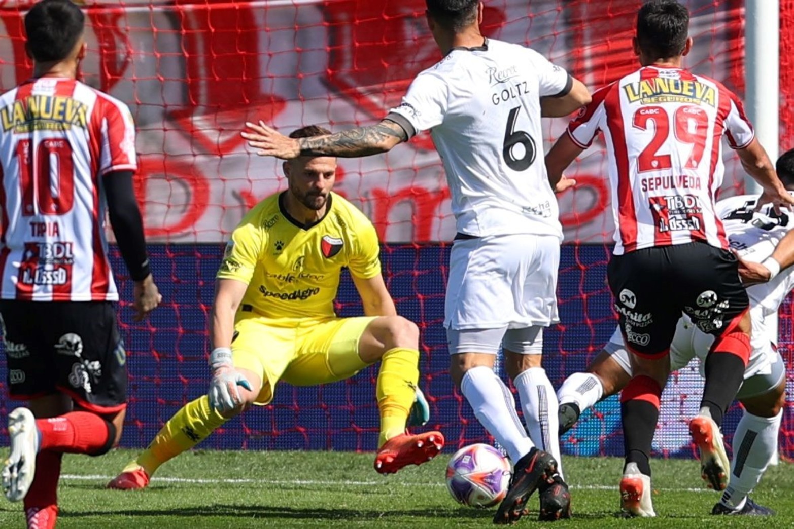 Colón cayó por 1 a 0 ante Barracas Central. El "Sabalero" jugó mal y dejó una imagen preocupante.