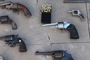 Algunas de las armas secuestradas por los uniformados.