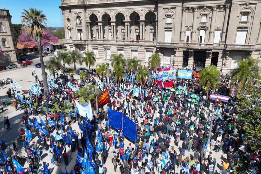 Movilización en apoyo a Cristina Kirchner en la Plaza de Mayo de Santa Fe