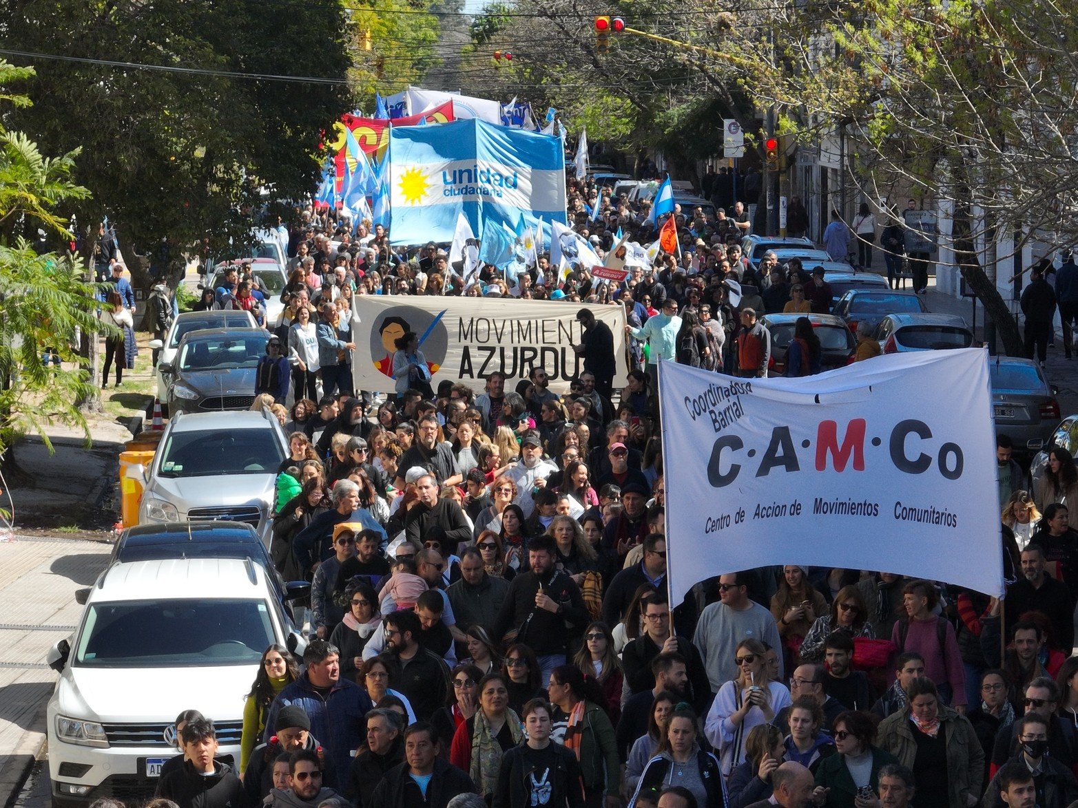 En nuestra ciudad el repudio al ataque a Cristina Kirchner consistió en una movilización que se concentró primero frente a la Legislatura y marchó luego hasta la Casa Gris.