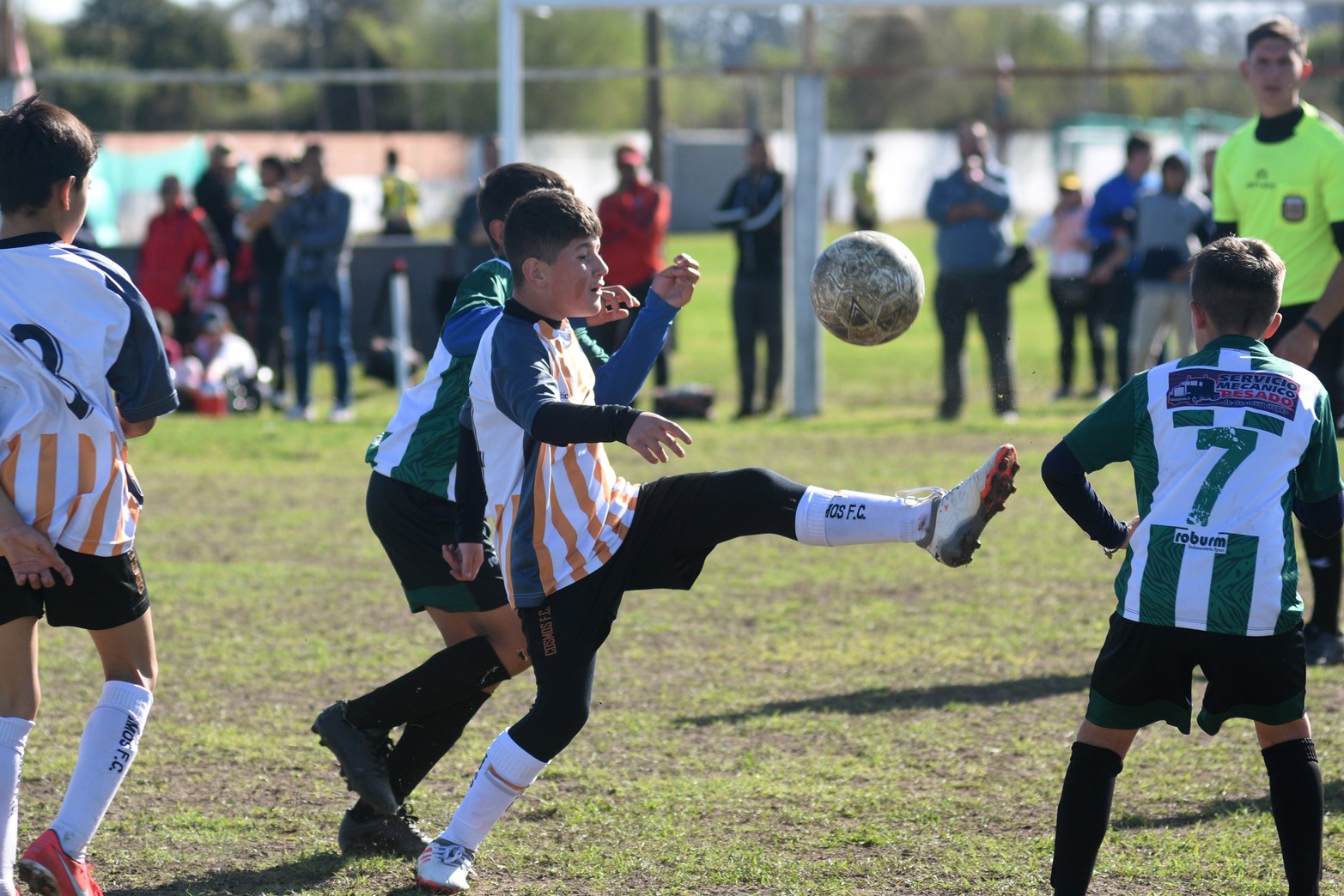 Con un gran número de chicos y padres, el Torneo Infantil "Diego Barisone" que organiza Unión de Santa Fe se desarrolla a pleno.