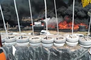 Las llamas causaron daños totales tanto en la pista como en sus alrededores.