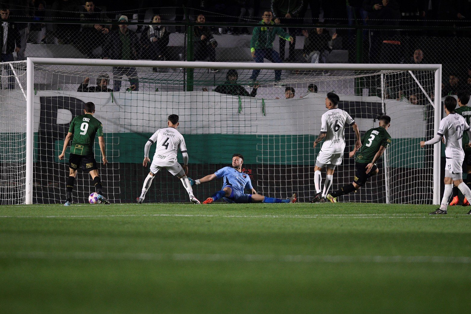 Colón perdió con Banfield 1 a 0. El gol del empate apenas iniciado el primer tiempo. 