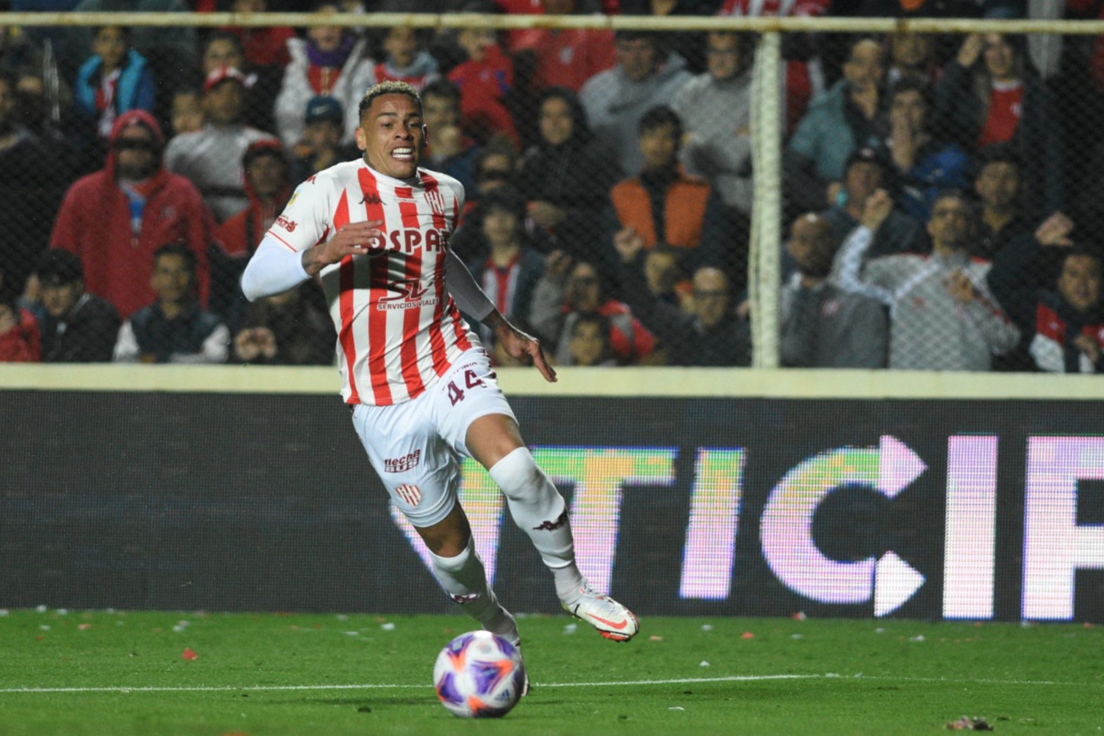 Perdió Unión. El "Tatengue" no pudo con el "Rojo" y cayó por 1 a 0 en el estadio 15 de Abril.