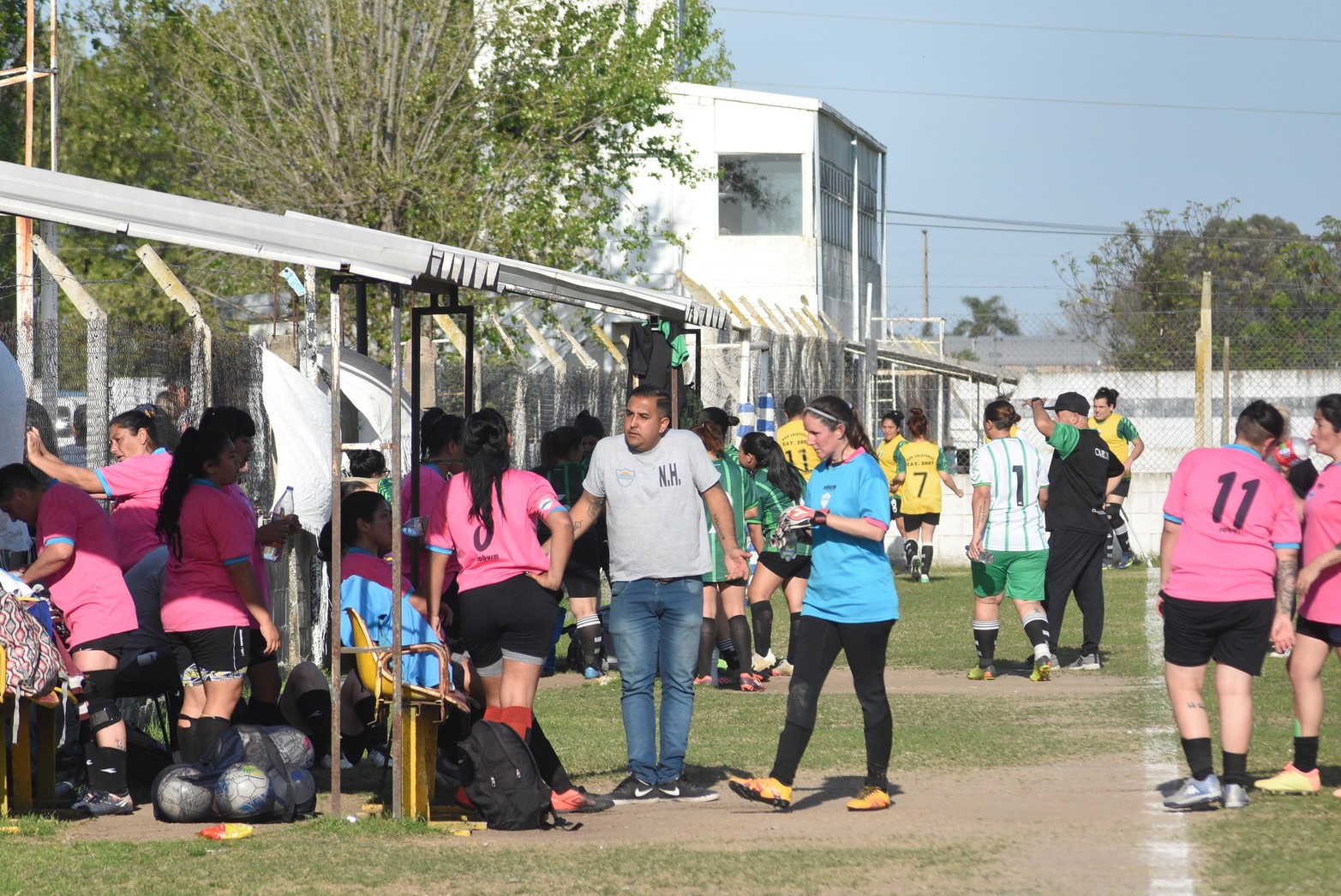 Fútbol femenino. Torneo Clausura. San Cristóbal sigue siendo el líder con puntaje perfecto. Foto Luis Cetraro