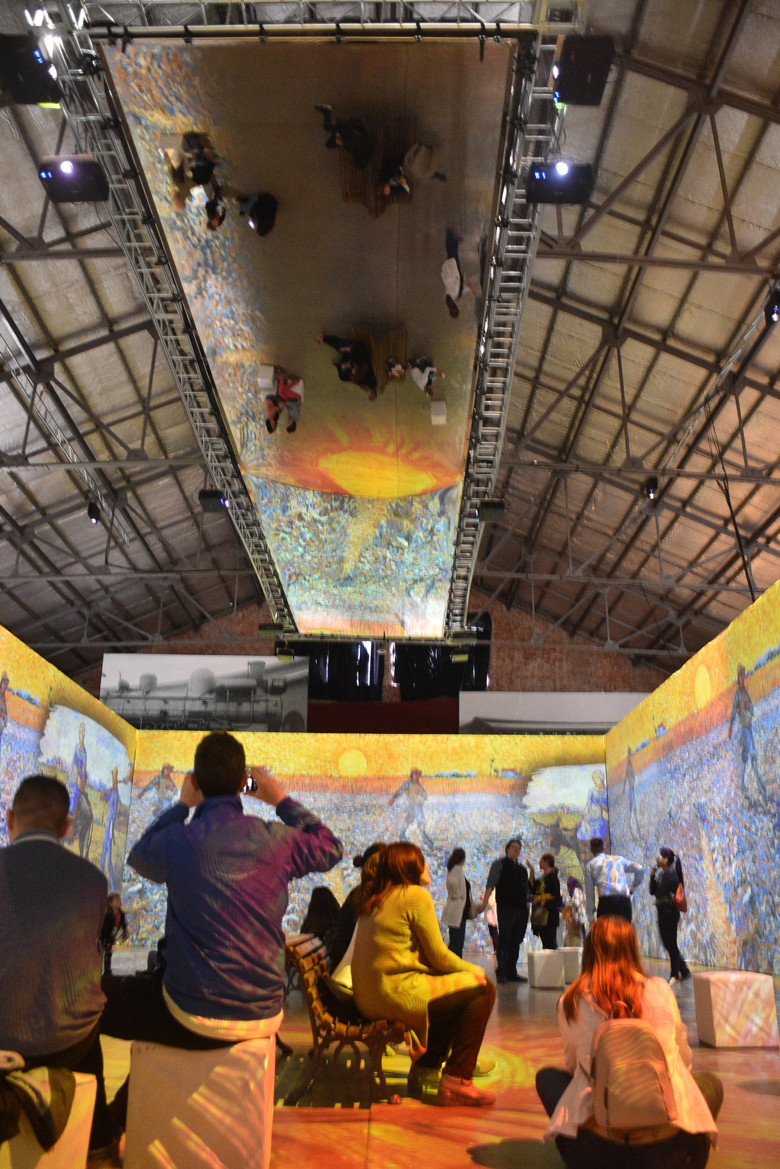 Van Gogh experiencia de arte inmersa. Se trata de un espectáculo multimedia inmersivo para todo público.