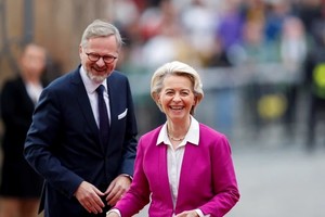 El primer ministro checo, Petr Fiala, recibe a la presidenta de la Comisión Europea, Ursula von der Leyen. Crédito: Reuters.