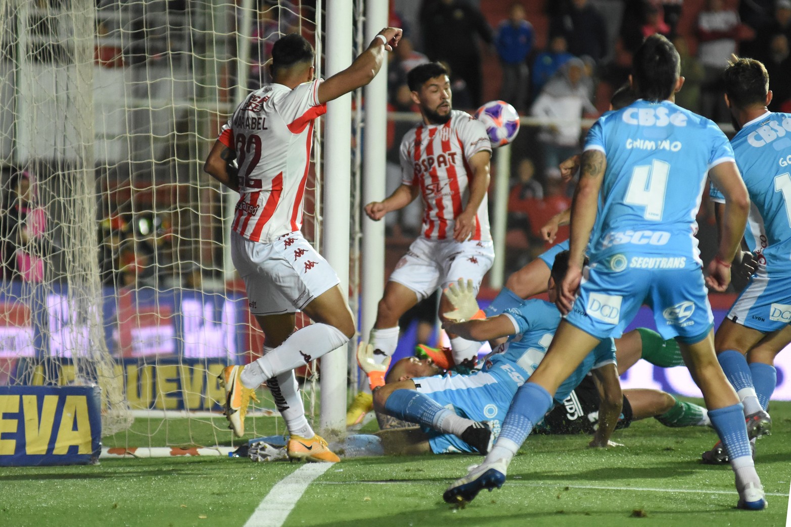 La escena de la jugada del gol. Foto Mauricio Garín