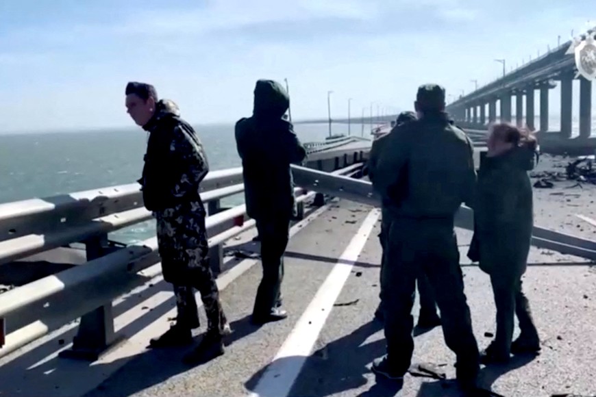 An investigation group inspects the aftermath of an explosion at Crimea's strategic Kerch bridge October 8, 2022 in this still image obtained from video. Russian Investigative Committee/Reuters TV via REUTERS

THIS IMAGE HAS BEEN SUPPLIED BY A THIRD PARTY. NO RESALES. NO ARCHIVES