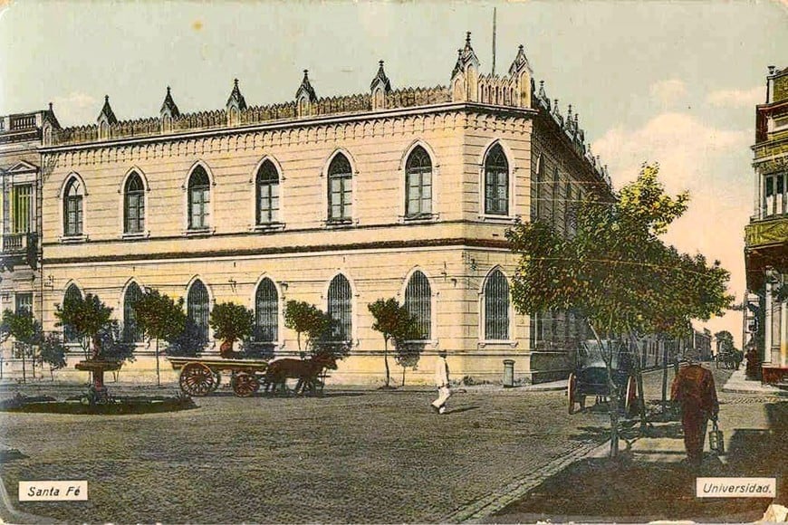 Antigua imagen de la sede de la Universidad Provincial de Santa Fe. Antes había alojado al Colegio de las Hermanas Adoratrices en su primera etapa.  Crédito: Archivo El Litoral.