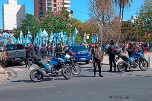 Los manifestantes cortaron la circulación en calle Primera Junta.