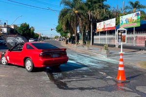 Auto incendiado en Aristobulo del Valle. Crédito: Fernando Nicola