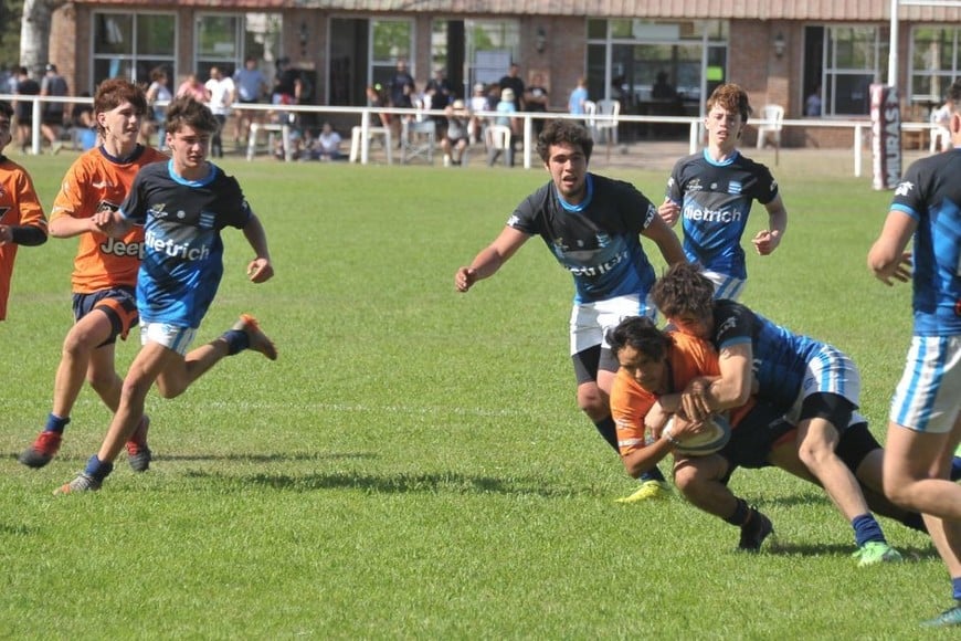 Tucumán y Sur, otros dos seleccionados animadores del torneo disputado en Los Miuras de Junín. Crédito: Prensa UAR.